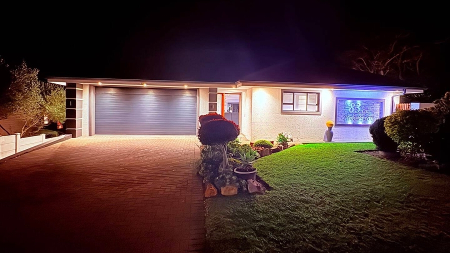 5 Bedroom Property for Sale in Reebok Western Cape